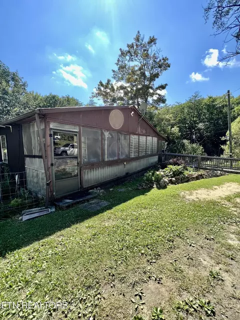 7122 S Compton Dr, Tallassee, TN 37878