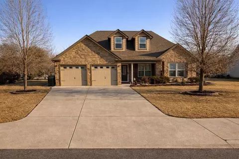 288 Honeyberry Ln, Rossville, GA 30741