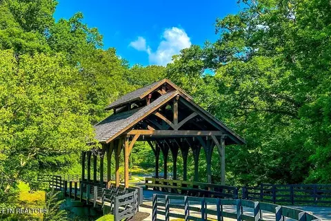2215 Viewcrest Ln, Knoxville, TN 37932