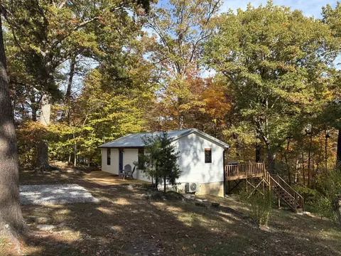 318 Woodland Dr, Mammoth Cave, KY 42259