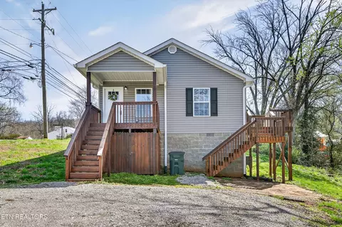 Exterior - 219 E Bronson St, Sparta, TN 38583 photo 2 of 3