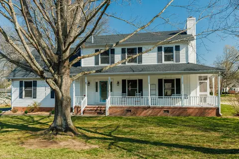 1033 Everett Dr, Smyrna, TN 37167