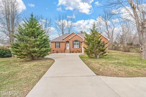 909 W Beaver Creek Dr, Powell, TN 37849