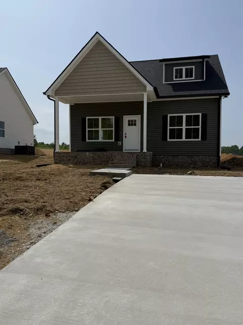 905 Wilkie St N, Mcewen, TN 37101