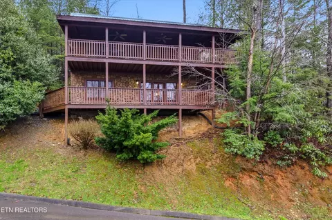 640 Cub Path Way, Gatlinburg, TN 37738