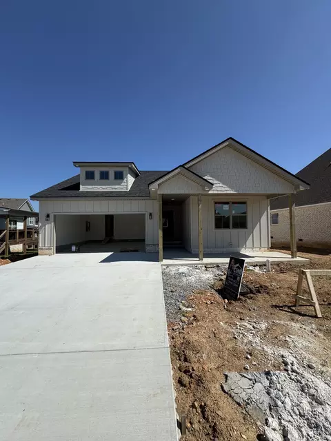 907 Bankside Dr, Clarksville, TN 37043