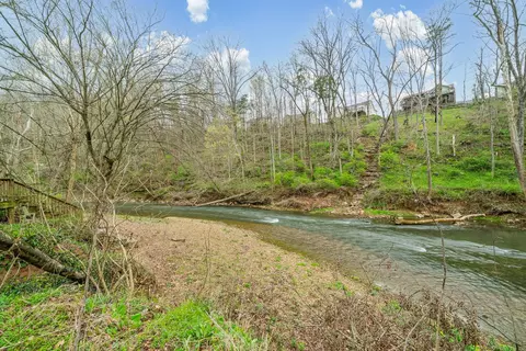 1677 Rains Rd, Clarksville, TN 37042