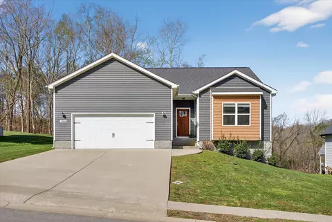1384 Sussex Dr, Clarksville, TN 37042