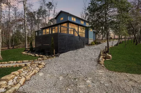 246 Hemlock Cv, Tracy City, TN 37387