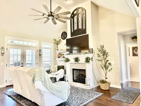 Living - 7503 Chowning Rd, Springfield, TN 37172 photo 3 of 8