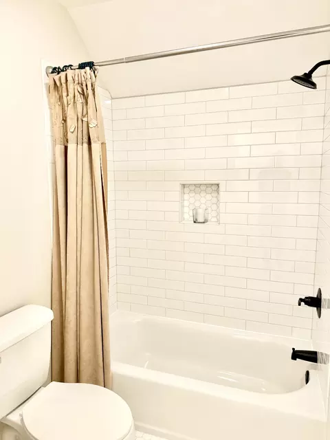 Bath - 7503 Chowning Rd, Springfield, TN 37172 photo 5 of 6