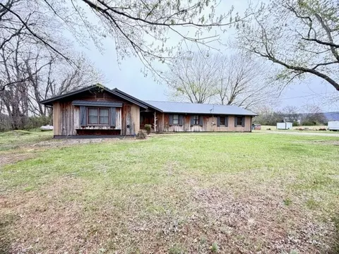 Exterior - 2575 Spur Rd, Decherd, TN 37324 photo 2 of 3