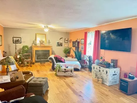 Living - 2575 Spur Rd, Decherd, TN 37324 photo 2 of 2