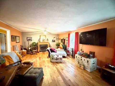 Living - 2575 Spur Rd, Decherd, TN 37324 photo 1 of 2