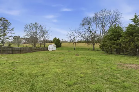 Exterior - 411 2nd Ave S, Loretto, TN 38469 photo 6 of 7