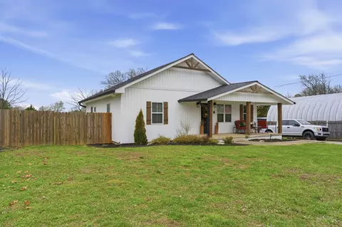 Exterior - 411 2nd Ave S, Loretto, TN 38469 photo 3 of 7