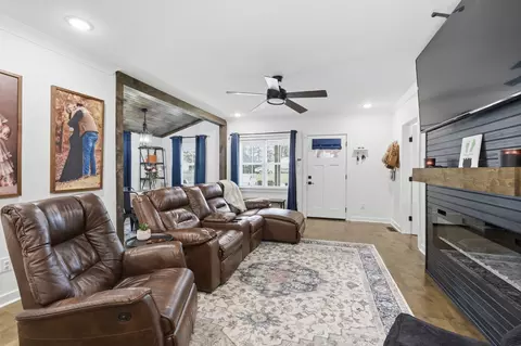 Living - 411 2nd Ave S, Loretto, TN 38469 photo 2 of 2