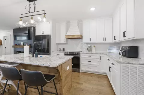 Kitchen - 411 2nd Ave S, Loretto, TN 38469 photo 2 of 2