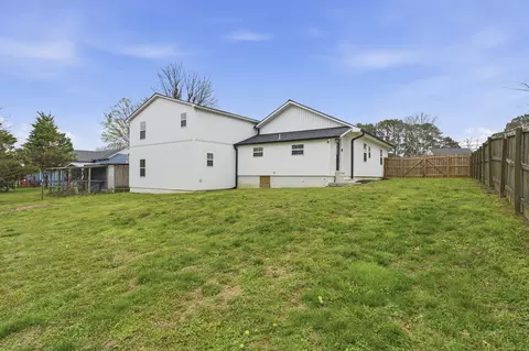 Exterior - 411 2nd Ave S, Loretto, TN 38469 photo 7 of 7