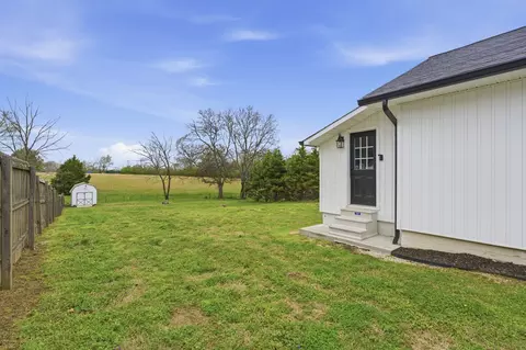 Exterior - 411 2nd Ave S, Loretto, TN 38469 photo 4 of 7