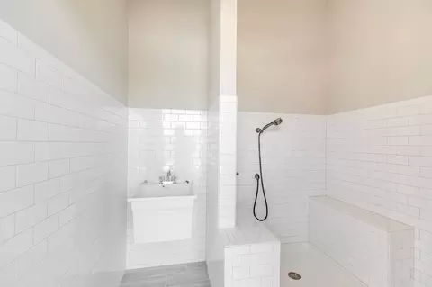 Bath - 613 Rohan Dr, Murfreesboro, TN 37129 photo 5 of 5