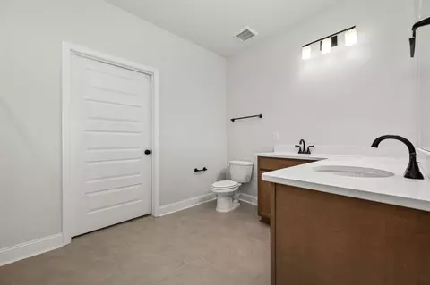 Bath - 613 Rohan Dr, Murfreesboro, TN 37129 photo 2 of 5
