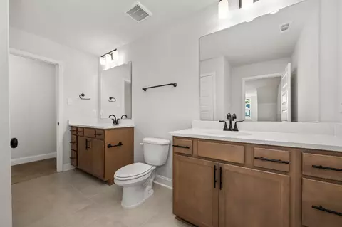 Bath - 613 Rohan Dr, Murfreesboro, TN 37129 photo 4 of 5