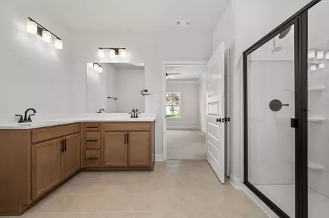 Bath - 613 Rohan Dr, Murfreesboro, TN 37129 photo 3 of 5