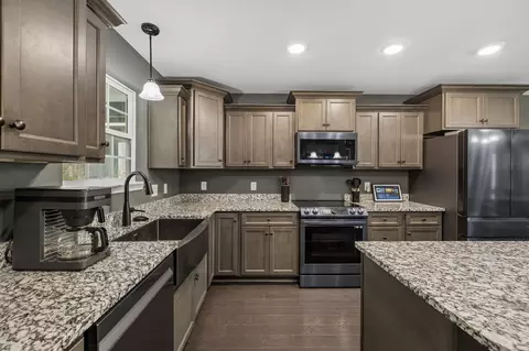 Kitchen - 145 Diane Loop, White Bluff, TN 37187 photo 2 of 3