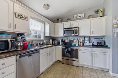 Kitchen - 6640 Archer Cir, Talbott, TN 37877 photo 2 of 3