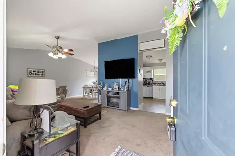 Entry Way - 6640 Archer Cir, Talbott, TN 37877 photo 1 of 2