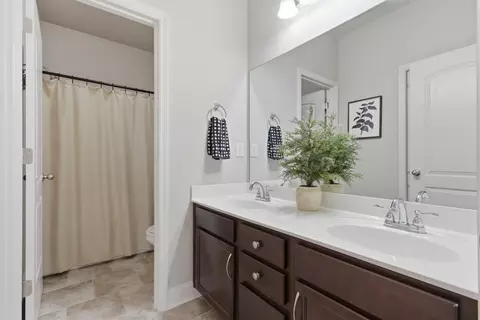 Bath - 1037 Daniel Ln, Spring Hill, TN 37174 photo 4 of 5