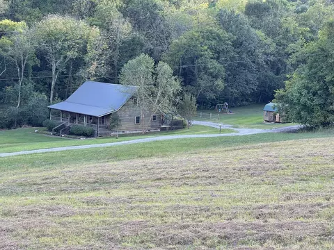 5946 SE Tater Peeler Rd, Lebanon, TN 37090