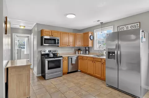Kitchen - 115 Spanish Ct, Dickson, TN 37055 photo 2 of 4