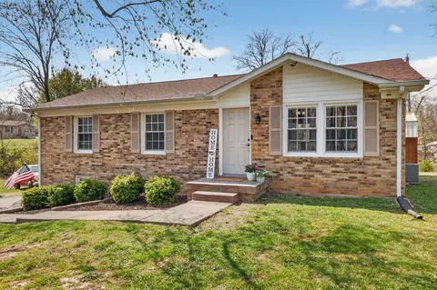 Exterior - 115 Spanish Ct, Dickson, TN 37055 photo 2 of 12
