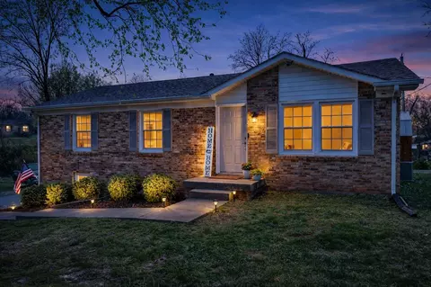 Exterior - 115 Spanish Ct, Dickson, TN 37055 photo 3 of 12