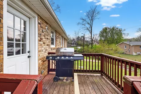 Exterior - 115 Spanish Ct, Dickson, TN 37055 photo 9 of 12