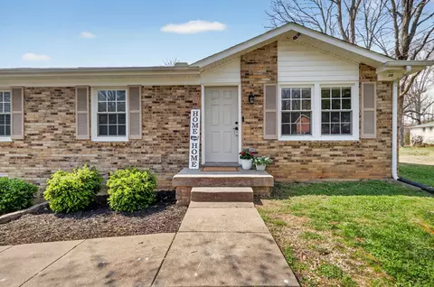 Exterior - 115 Spanish Ct, Dickson, TN 37055 photo 5 of 12