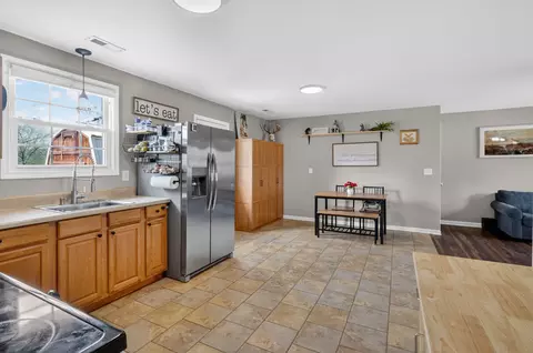 Kitchen - 115 Spanish Ct, Dickson, TN 37055 photo 4 of 4
