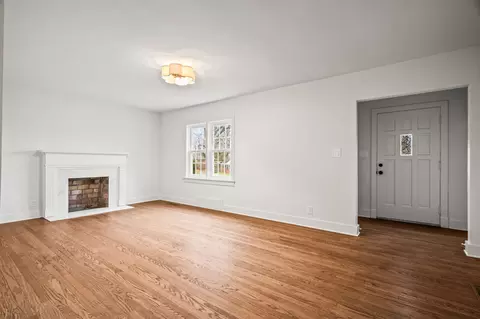 Living - 2302 Ruth St, Springfield, TN 37172 photo 2 of 4