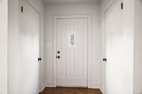 Entry Way - 2302 Ruth St, Springfield, TN 37172 photo 2 of 5