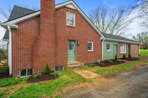 Exterior - 2302 Ruth St, Springfield, TN 37172 photo 4 of 6