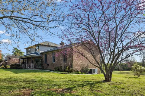 Exterior - 711 Warrior Dr, Murfreesboro, TN 37128 photo 4 of 21