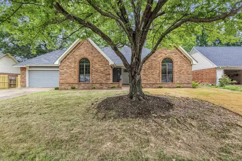7952 Meadow Trail Dr, Cordova, TN 38018
