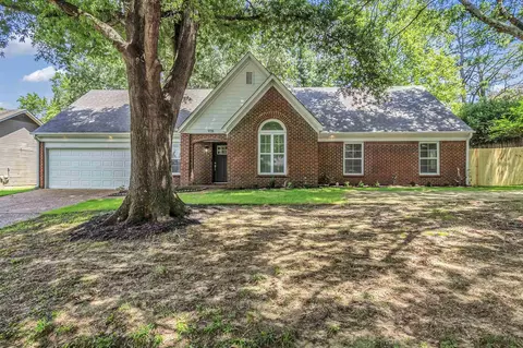 978 Hunters Point Dr, Cordova, TN 38018