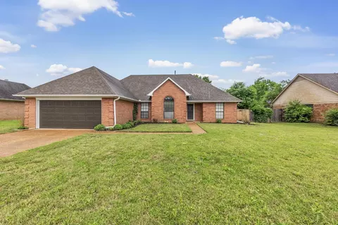 3715 Oakmoor Cir, Memphis, TN 38135