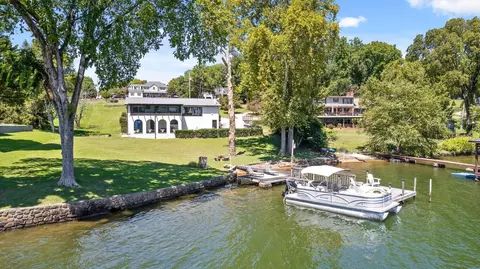 2166 S Shore Acres Rd, Soddy Daisy, TN 37379