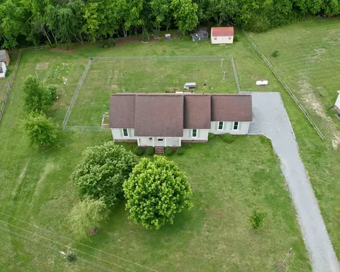 14 Long Meadow Dr, Fayetteville, TN 37334