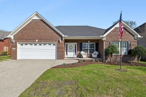 1737 Auburn Ln, Columbia, TN 38401