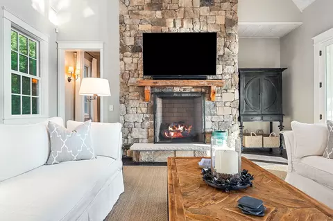 Living - 2183 Backbone Rd, Sparta, TN 38583 photo 4 of 5